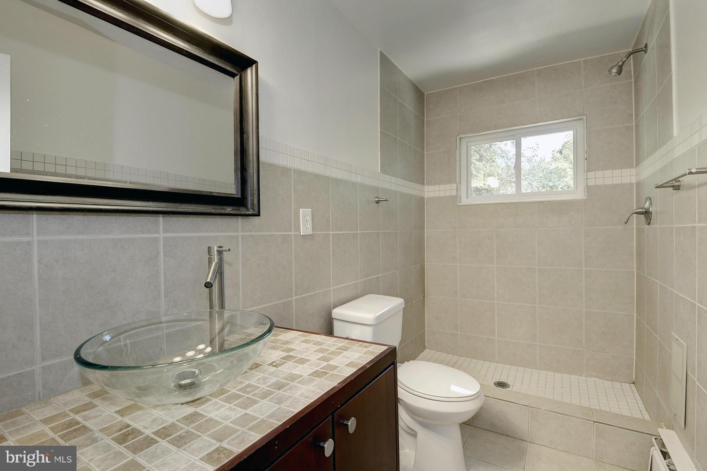 9825 Belhaven Road Bethesda, MD 20817 - Photo 8 of 28 Bath