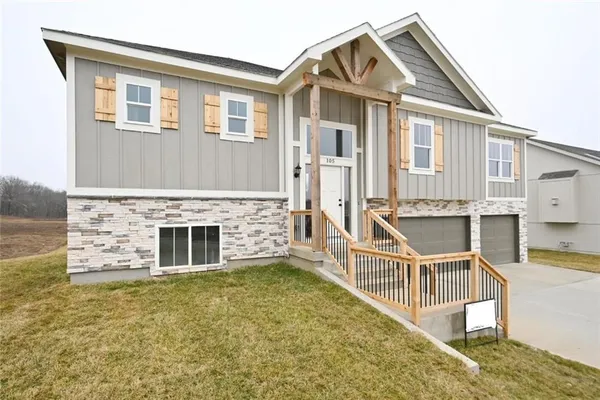$465,000 | 105 Johnson Circle, Platte City, MO 64079