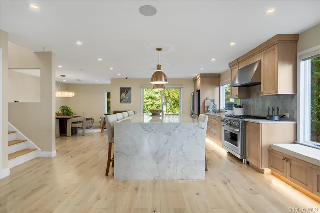 $875,000 | 21 Doral Lane, Bay Shore, NY 11706