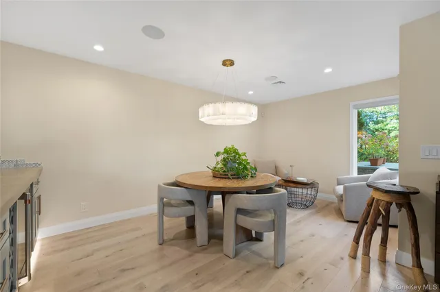 $875,000 | 21 Doral Lane, Bay Shore, NY 11706