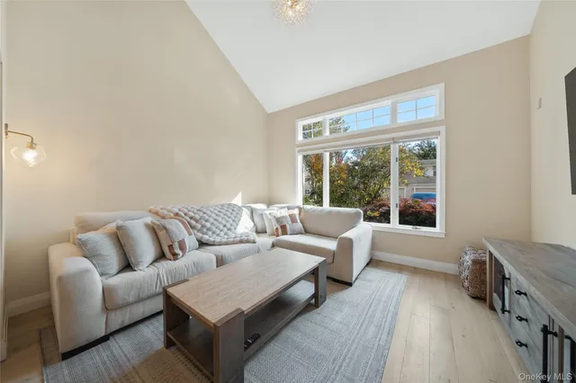 $875,000 | 21 Doral Lane, Bay Shore, NY 11706