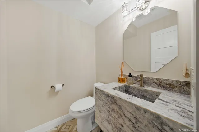 $875,000 | 21 Doral Lane, Bay Shore, NY 11706