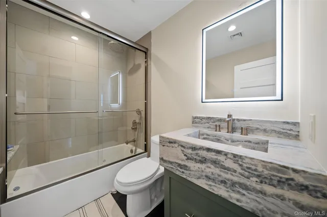 $875,000 | 21 Doral Lane, Bay Shore, NY 11706