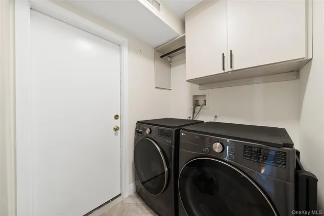 $875,000 | 21 Doral Lane, Bay Shore, NY 11706