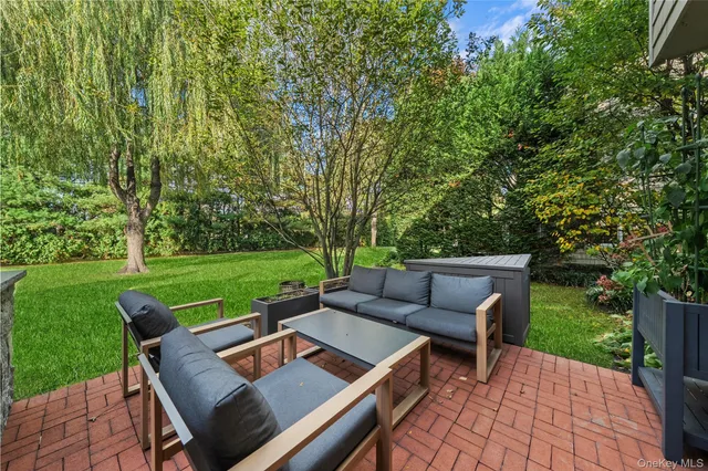 $875,000 | 21 Doral Lane, Bay Shore, NY 11706