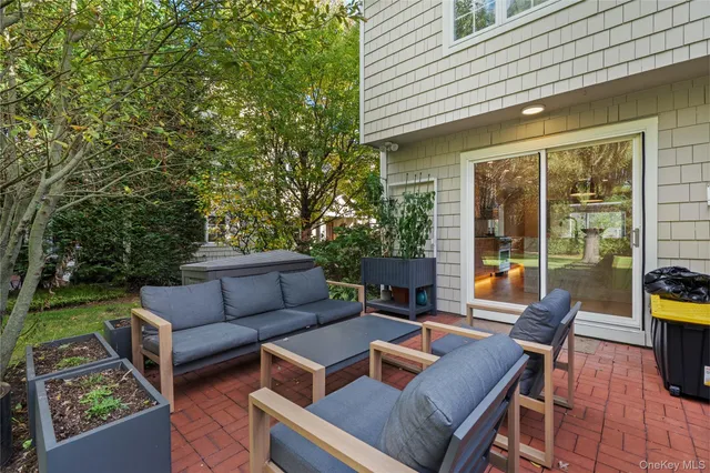 $875,000 | 21 Doral Lane, Bay Shore, NY 11706