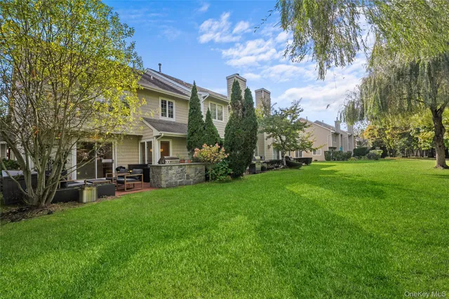 $875,000 | 21 Doral Lane, Bay Shore, NY 11706