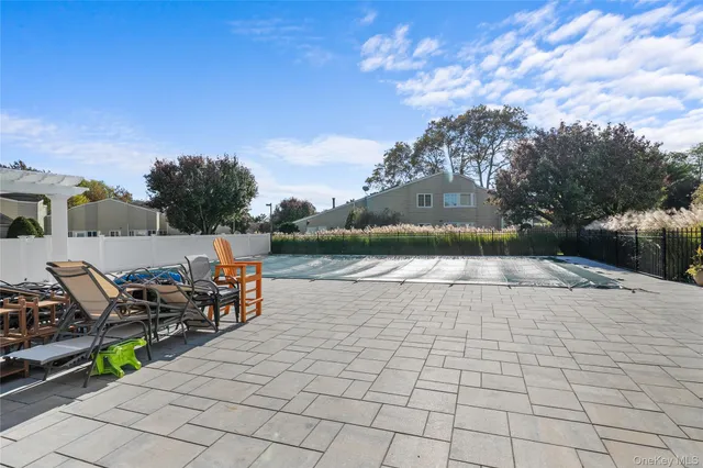 $875,000 | 21 Doral Lane, Bay Shore, NY 11706