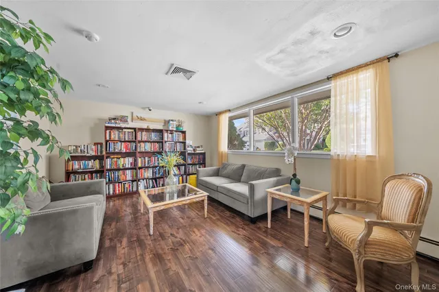 $875,000 | 21 Doral Lane, Bay Shore, NY 11706