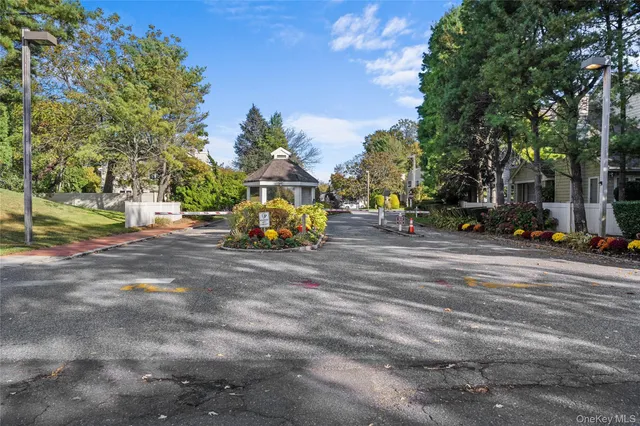 $875,000 | 21 Doral Lane, Bay Shore, NY 11706