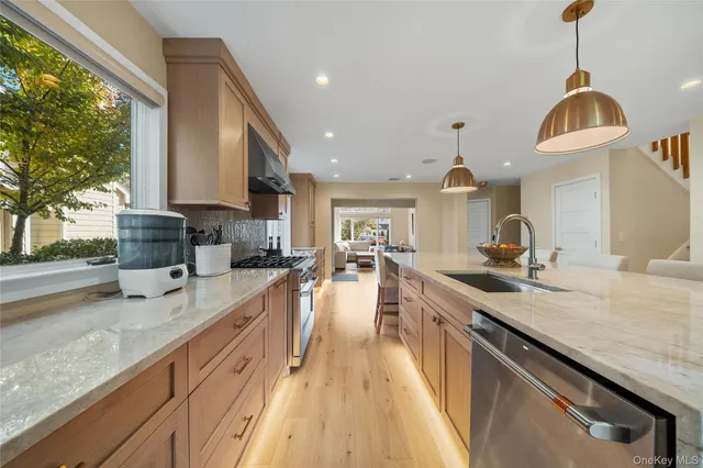 $875,000 | 21 Doral Lane, Bay Shore, NY 11706