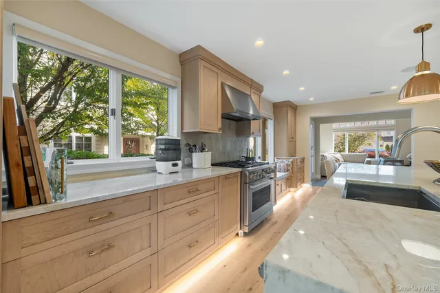 $875,000 | 21 Doral Lane, Bay Shore, NY 11706