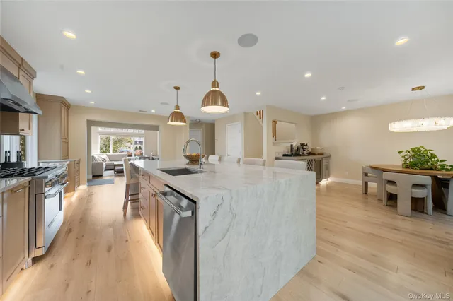 $875,000 | 21 Doral Lane, Bay Shore, NY 11706