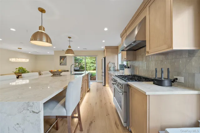 $875,000 | 21 Doral Lane, Bay Shore, NY 11706