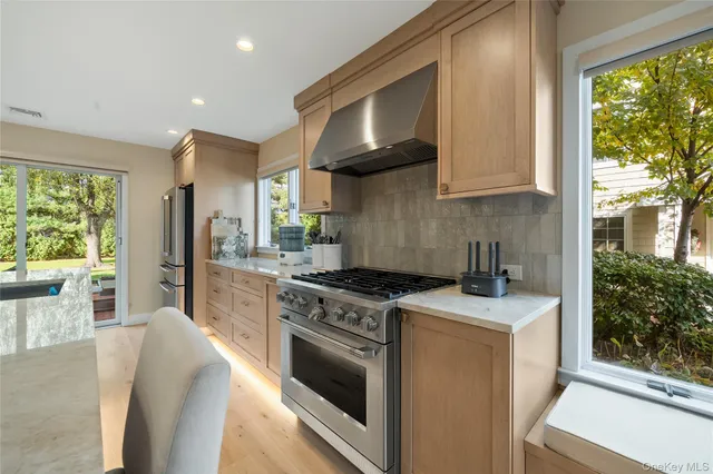 $875,000 | 21 Doral Lane, Bay Shore, NY 11706