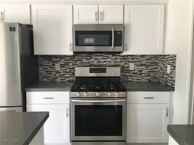 $2,100 | 973 Cedar Pines Street, Henderson, NV 89011