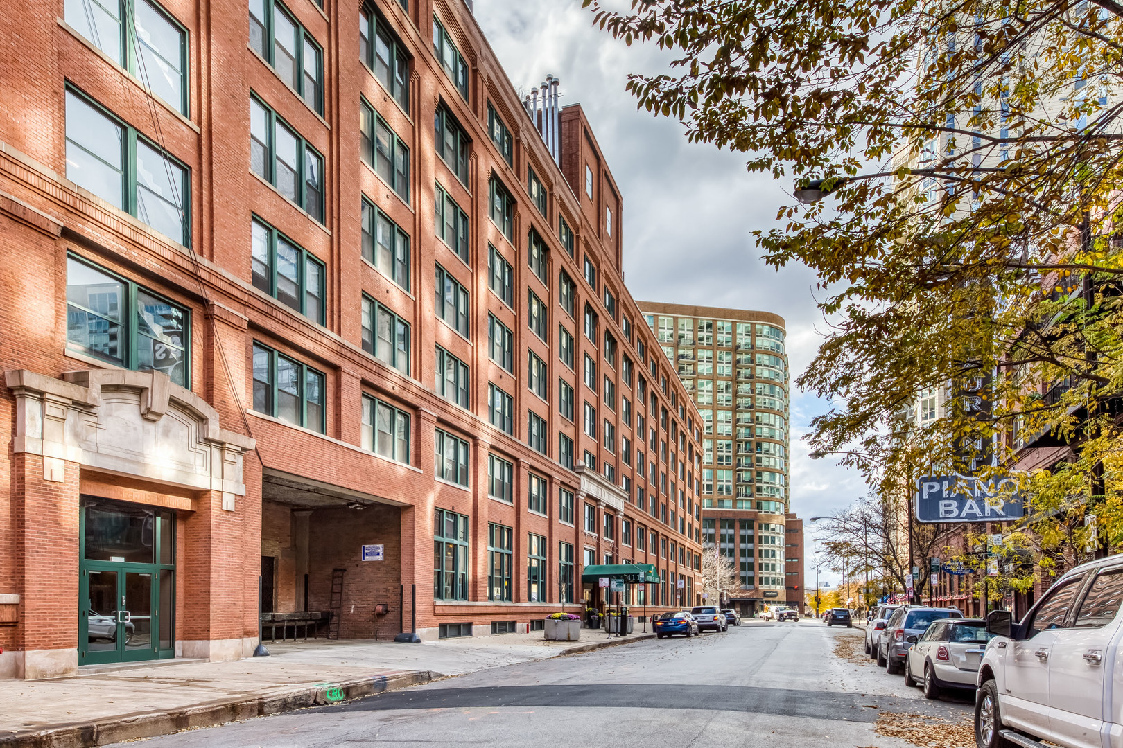 411 West Ontario Street, Unit 423 Chicago, IL 60654 - Photo 1 of 25 front view of a building
