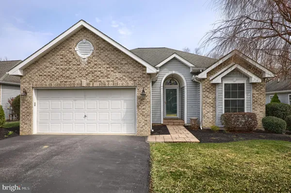 $2,300 | 8 Longwood Drive, Mechanicsburg, PA 17050