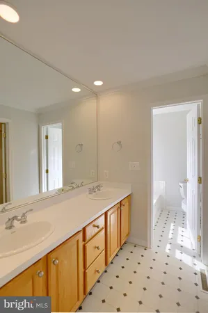 $2,300 | 8 Longwood Drive, Mechanicsburg, PA 17050