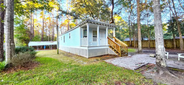 $1,200 | 2616 North 15th Street, Ocean Springs, MS 39564
