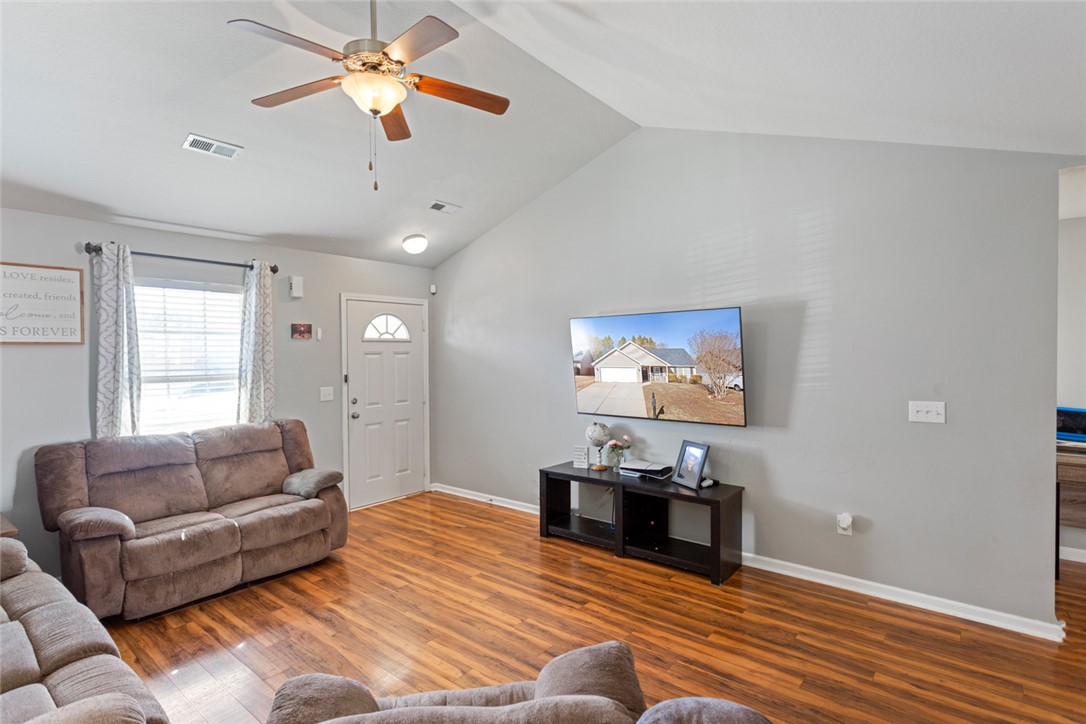 140 Shakleton Drive Anderson, SC 29625 - Photo 4 of 35