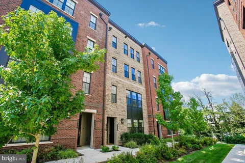 $885,000 | 7440 Backett Wood Terrace, Unit 503, McLean, VA 22102