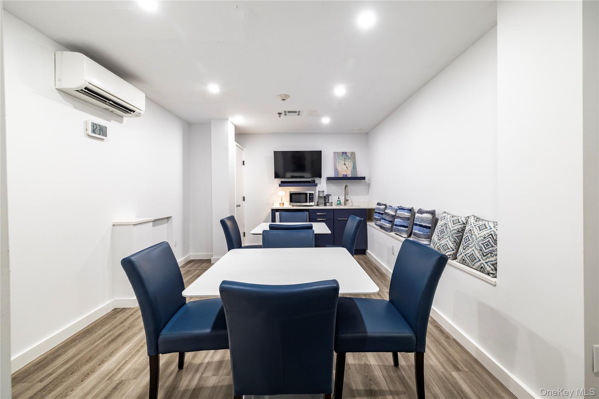 360 Shore Road, Unit 3E Long Beach, NY 11561 - Photo 22 of 26 Community Card Room!