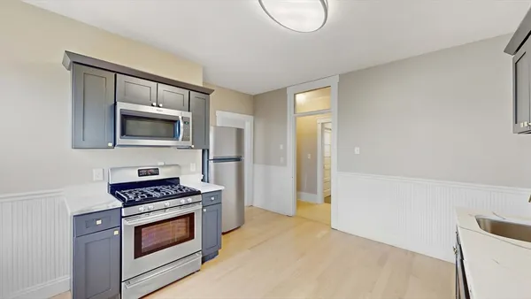 $3,650 | 1 Orient Avenue, Unit 3C, Boston, MA 02128