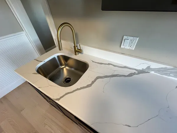 $3,650 | 1 Orient Avenue, Unit 3C, Boston, MA 02128