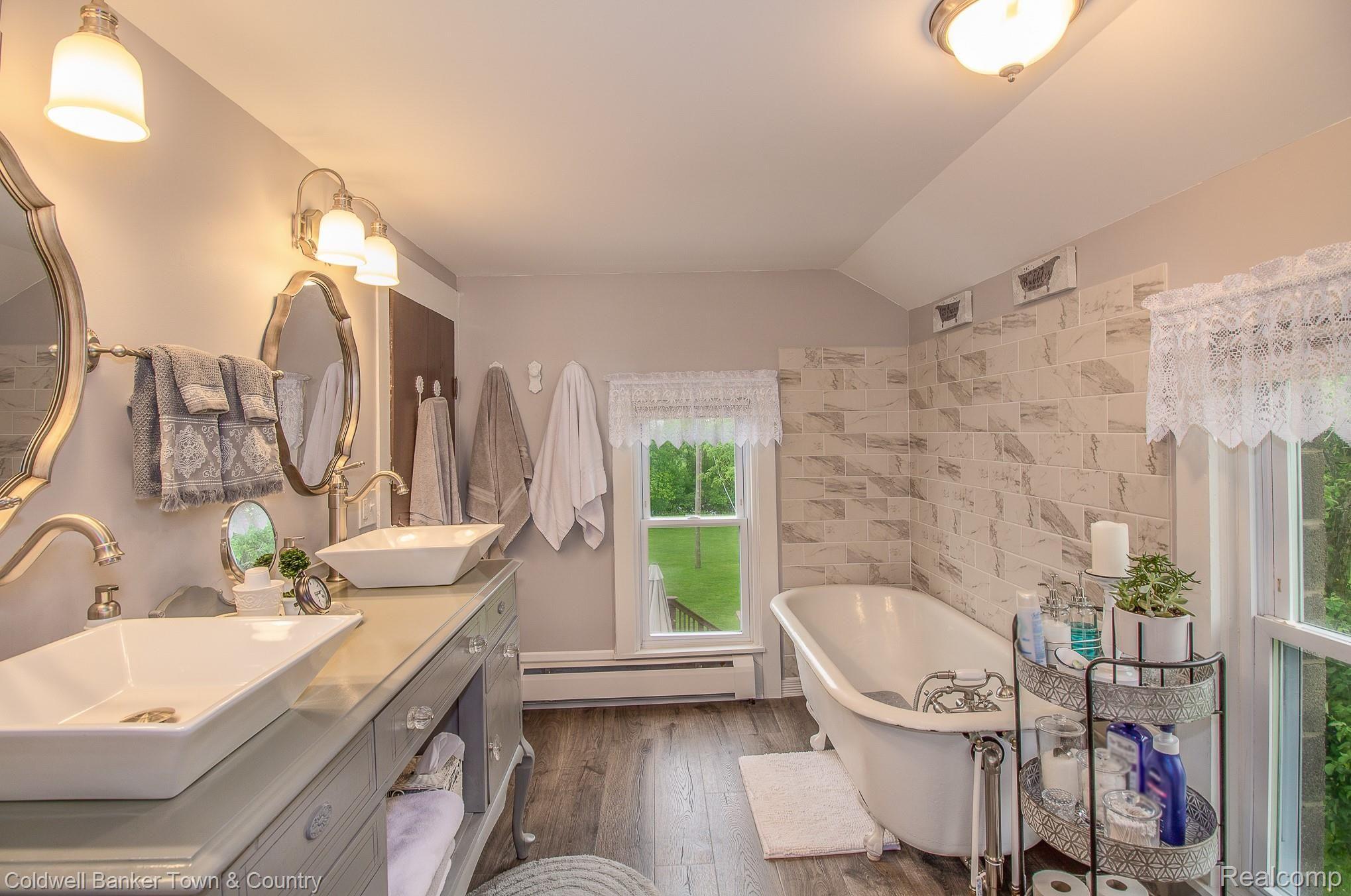 6457 Layton Road Fowlerville, MI 48836 - Photo 18 of 36 Master Bathroom