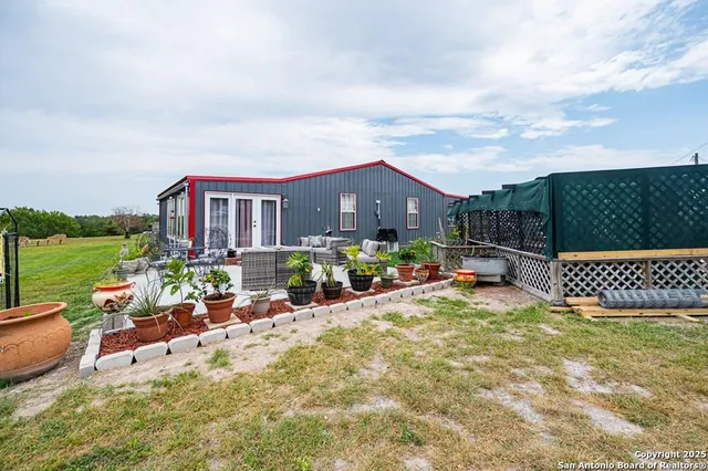a view of a house with backyard porch and garden