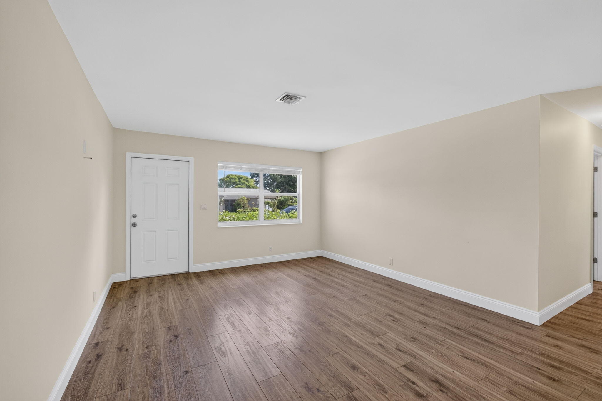 1333 West 31st Street Riviera Beach, FL 33404 - Photo 13 of 46 Living Room