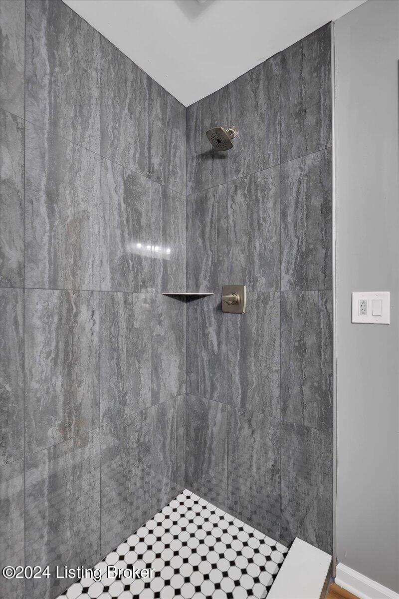 103 Don Allen Road Louisville, KY 40207 - Photo 33 of 41 33-103 Don Allen Rd -132