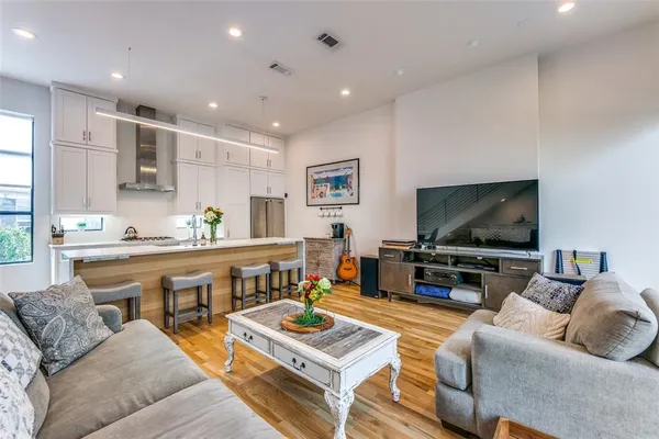 $4,100 | 1839 Summit Avenue, Unit 3, Dallas, TX 75206