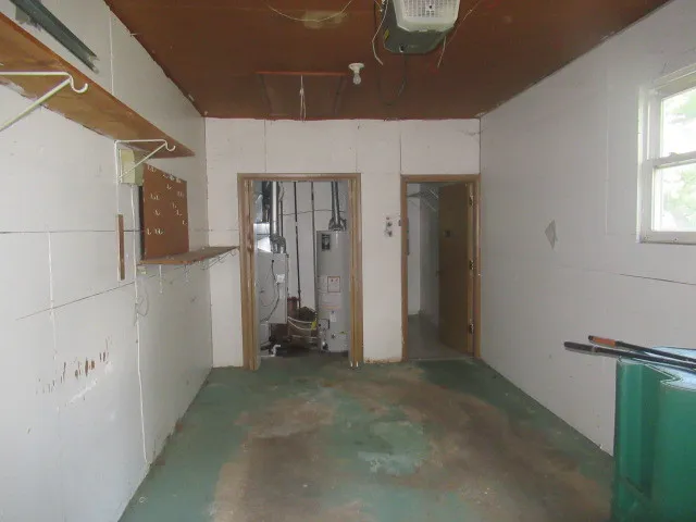 a view of a house with backyard and a tree