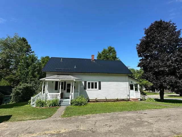$139,900 | 9 Franklin Avenue, Houlton, ME 04730