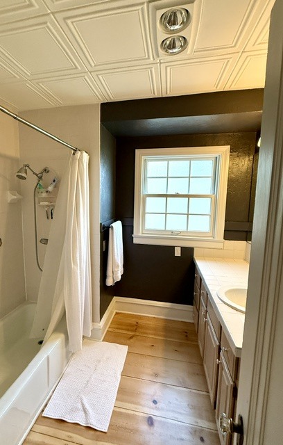 720 South New Street Champaign, IL 61820 - Photo 27 of 73 a bathroom with a tub sink and mirror