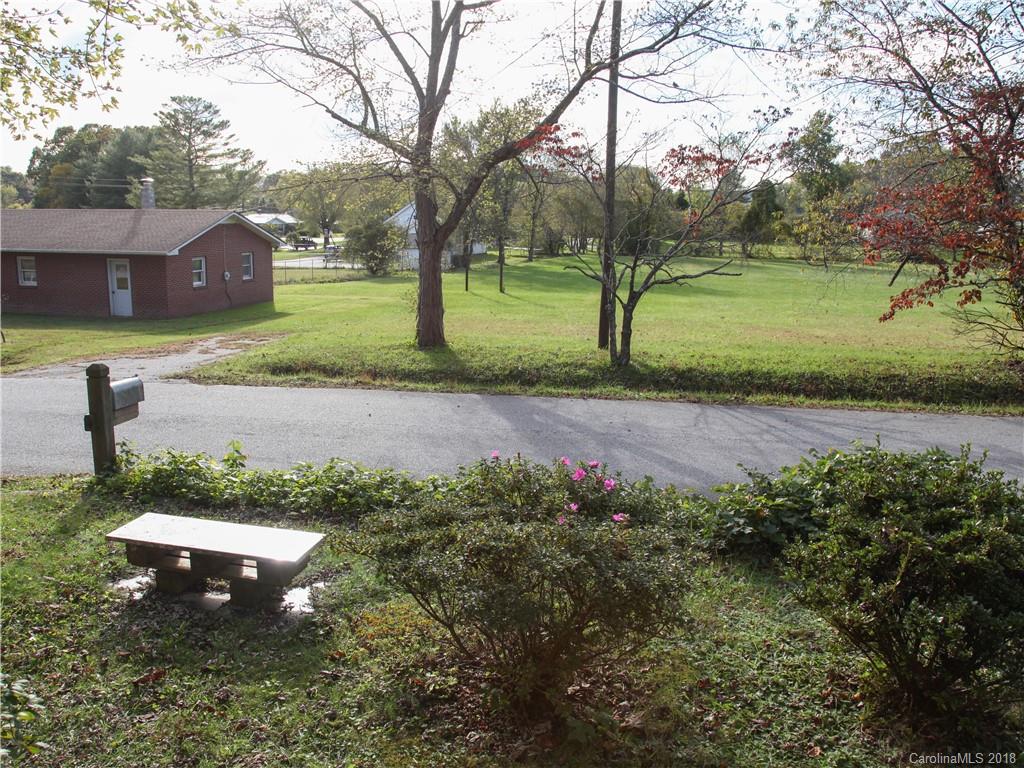 112 East Williams Road Hendersonville, NC 28792 - Photo 3 of 28 Gallery Image 3