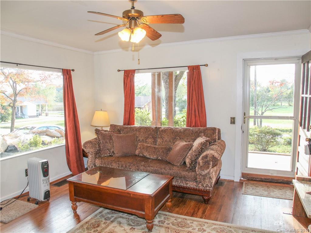 112 East Williams Road Hendersonville, NC 28792 - Photo 7 of 28 Gallery Image 7