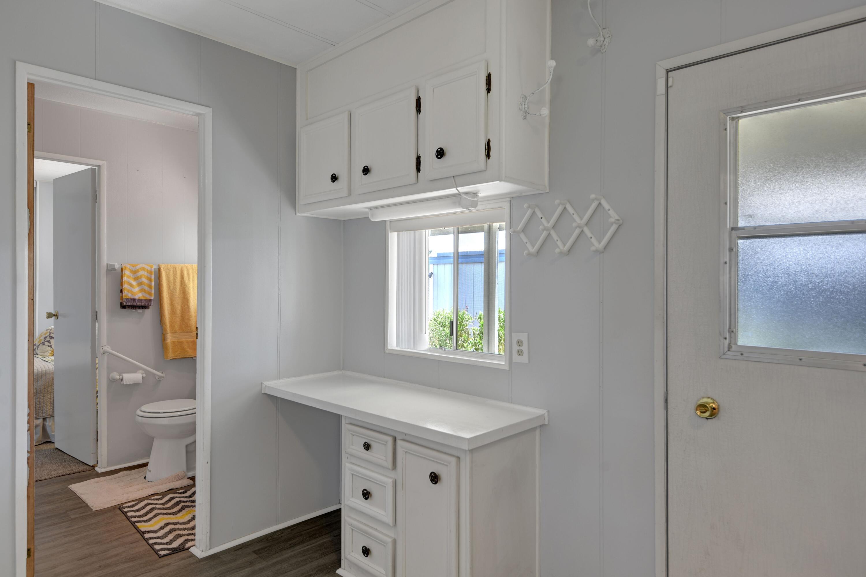 15500 Bubbling Wells Road, Unit 258 Desert Hot Springs, CA 92240 - Photo 19 of 33 258-officealcove