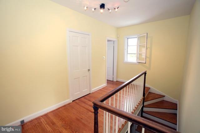 5102 Roland Avenue Baltimore, MD 21210 - Photo 21 of 27 2nd floor hall