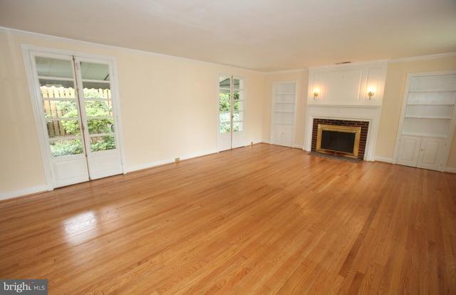 Living Room w/fireplace