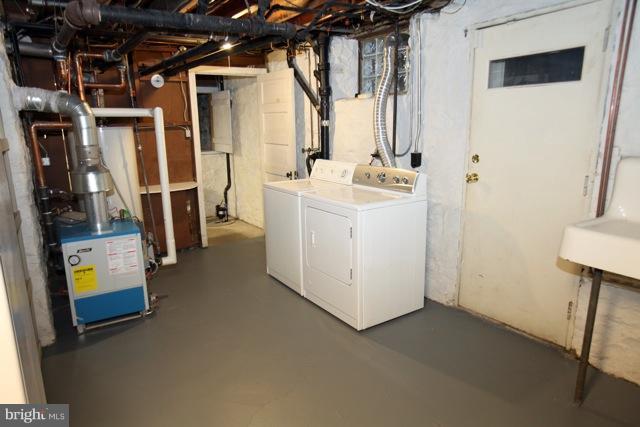5102 Roland Avenue Baltimore, MD 21210 - Photo 9 of 27 Laundry & utility room
