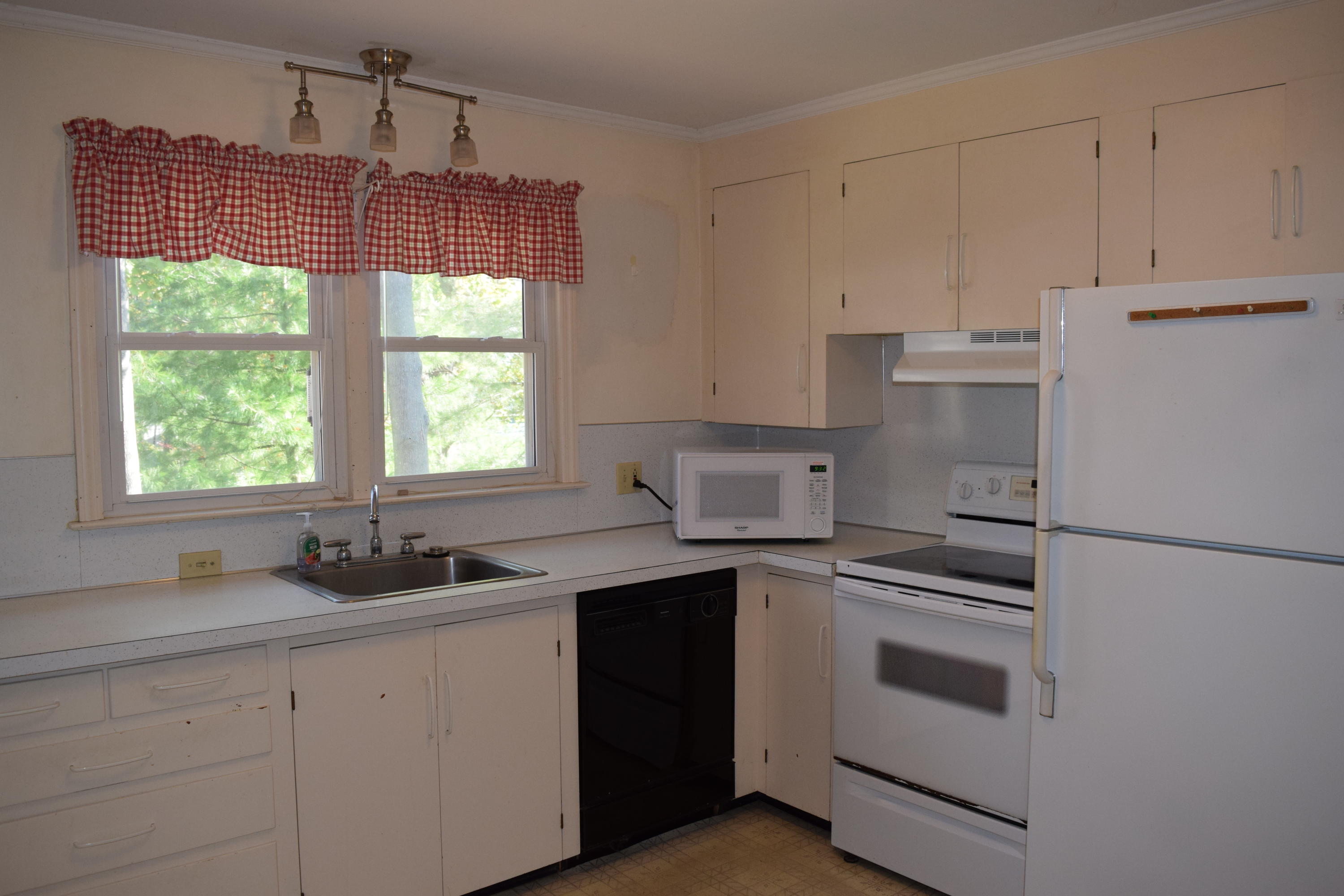 40 Edgewood Road South Portland, ME 04106 - Photo 11 of 32 kitchen