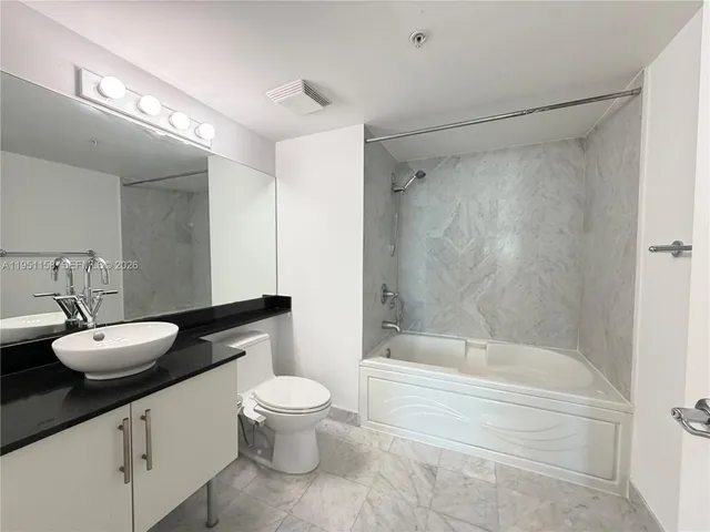 $3,000 | 31 Southeast 5th Street, Unit 3009, Miami, FL 33131