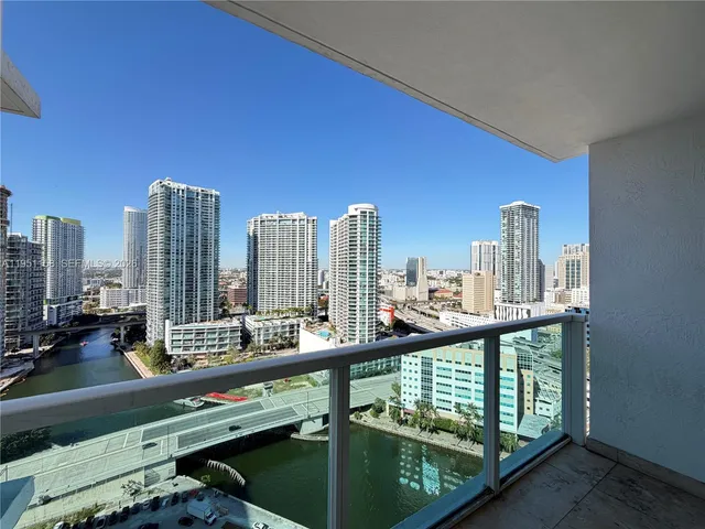 $3,000 | 31 Southeast 5th Street, Unit 3009, Miami, FL 33131