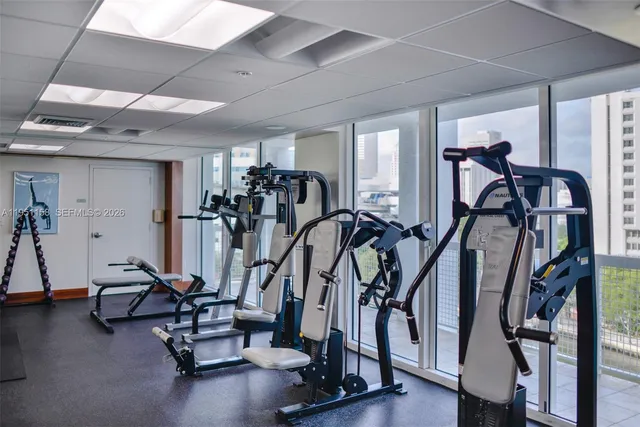 $3,000 | 31 Southeast 5th Street, Unit 3009, Miami, FL 33131