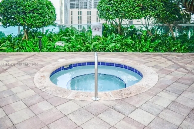 $3,000 | 31 Southeast 5th Street, Unit 3009, Miami, FL 33131