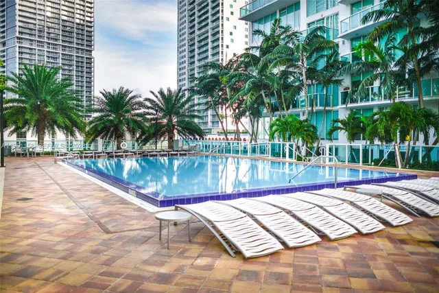 $3,000 | 31 Southeast 5th Street, Unit 3009, Miami, FL 33131