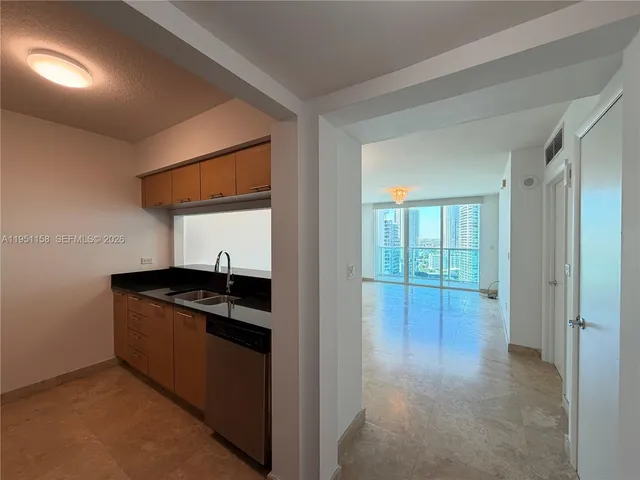 $3,000 | 31 Southeast 5th Street, Unit 3009, Miami, FL 33131